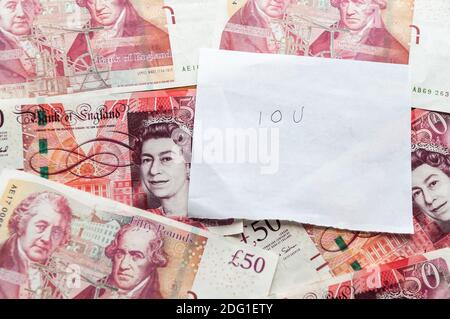 Je vous dois en plus des billets britanniques Banque D'Images