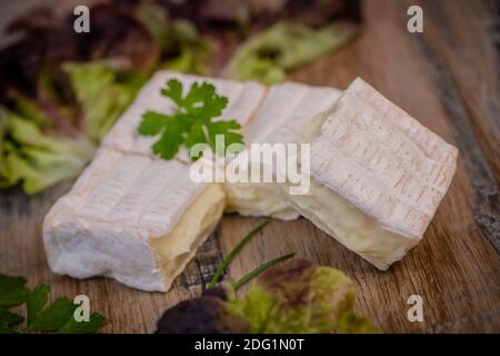 Pont l'Eveque, fromage français de Normandie fabriqués à partir de lait de vache Banque D'Images