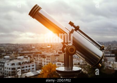 Télescope sur la célèbre ville dans un endroit merveilleux. Banque D'Images