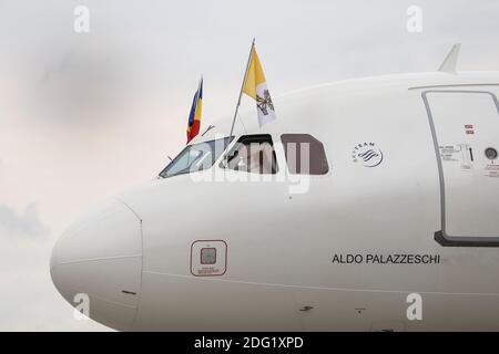 Otopeni, Roumanie - 31 mai 2019 : l'avion Alitalia avec lequel le pape François est venu en Roumanie. Banque D'Images