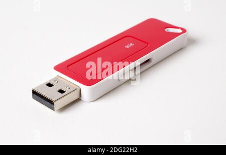 Lecteur flash sur fond blanc. Banque D'Images