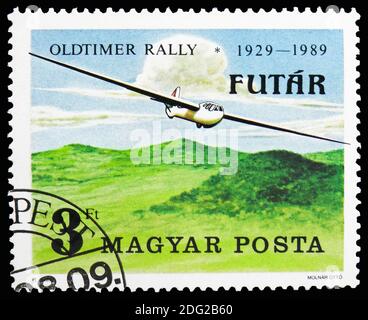 MOSCOU, RUSSIE - 21 OCTOBRE 2018 : un timbre imprimé en Hongrie montre Futar, série d'avions, vers 1989 Banque D'Images