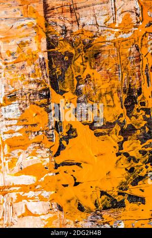 Arrière-plan abstrait avec stais de peinture orange. Texture de grunge dessinée à la main Banque D'Images