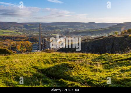 Vue sur les cimenteries de Hope Valley, Castleton, Derbyshire, Peak District National Park, Angleterre, Royaume-Uni, Europe Banque D'Images