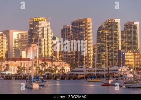 Vue sur la ville de San Diego photographiée au coucher du soleil. San Diego, Californie, États-Unis. Banque D'Images
