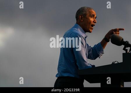 L'ancien président américain Barack Obama s'adresse aux partisans de Biden-Harris lors d'un rassemblement à Philadelphie, en Pennsylvanie, le 21 octobre 2020. - l'ancien président américain Barack Obama a suivi la campagne électorale de Joe Biden aujourd'hui pour tenter d'augmenter le soutien de son ancien vice-président parmi les jeunes Américains et les électeurs noirs dans la dernière partie de la course à la Maison Blanche. Crédit : Alex Edelman/l'accès photo Banque D'Images