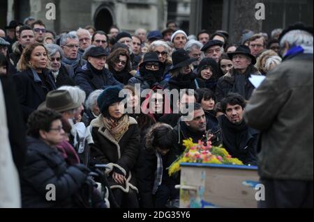 Nicole Croisille, Anouk Aimee et l'épouse de Pierre Barouch Atsuko Ushioda assisteront à la cérémonie funèbre de l'écrivain-compositeur-chanteur français Pierre Barouh au cimetière de Montmartre à Paris, en France, le 4 janvier 2017. Photo d'Alban Wyters/ABACAPRESS.COM Banque D'Images