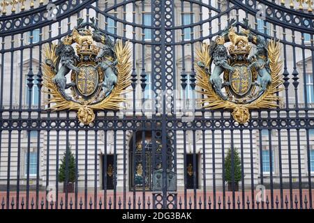 Buckingham Palace Gates, Londres, Royaume-Uni Banque D'Images