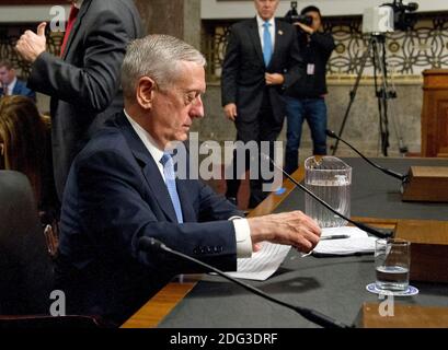 Le général James N. Mattis (retraité) du corps des Marines des États-Unis témoigne devant le Comité sénatorial américain des services armés lors de son audition de confirmation pour être secrétaire à la Défense à Capitol Hill à Washington, DC, le jeudi 12 janvier 2017.photo par Ron Sachs / CNP/ABACAPRESS.COM Banque D'Images