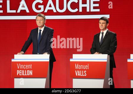 Vincent Peillon, ancien ministre de l'éducation du PS, Manuel Valls, ancien Premier ministre du PS, participe au deuxième débat télévisé sur BFMTV pour les primaires présidentielles de la gauche française avant l'élection présidentielle de 2017. Paris, France, le 15 janvier 2017. Photo de Jerome Dominé/ABACAPRESS.COM Banque D'Images