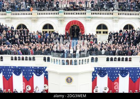 Le président Donald Trump prend le serment d'investiture à son investiture le 20 janvier 2017 à Washington, D.C., Trump est devenu le 45e président des États-Unis. Photo de Pat Benic/UPI Banque D'Images