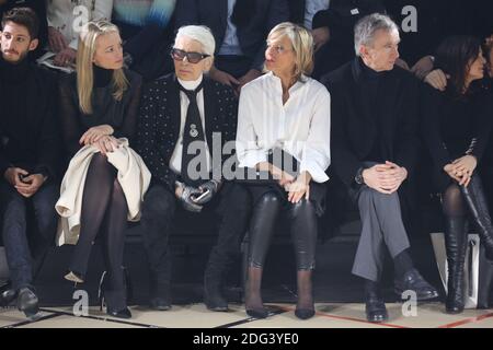 Delphine Arnault, Karl Lagerfeld, Helene Mercier-Arnault, Bernard Arnault participant au salon Dior Men automne/hiver 2017-2018 dans le cadre de la semaine de la mode à Paris, le 21 janvier 2017. Photo de Jerome Domine/ABACAPRESS.COM Banque D'Images