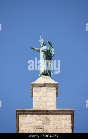 Statue de l'Archange Saint Gabriel au sommet du palais d'Almudaina À Palma de Majorque Banque D'Images