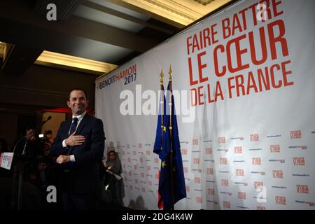 Lauréat des primaires de gauche avant les élections présidentielles de 2017 en France, Benoit Hamon prononce un discours à la suite des premiers résultats du deuxième tour de la primaire, le 29 janvier 2017, au siège de sa campagne à Paris, en France. Benoit Hamon, le gauchiste français, a remporté la nomination socialiste à la présidence lors des élections de cette année, ce qui a facilement battu l'ancien premier ministre centriste Manuel Valls au deuxième tour, des résultats partiels ont été enregistrés le 29 janvier 2017. Photo par Eliot Blondt/ABACAPRESS.COM Banque D'Images