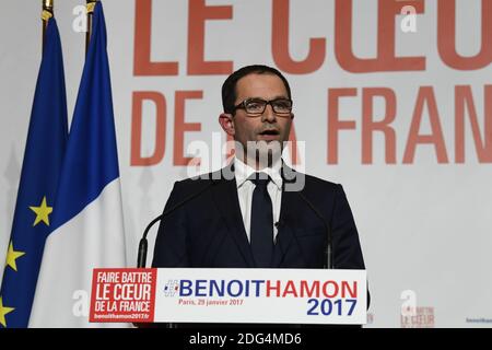 Lauréat des primaires de gauche avant les élections présidentielles de 2017 en France, Benoit Hamon prononce un discours à la suite des premiers résultats du deuxième tour de la primaire, le 29 janvier 2017, au siège de sa campagne à Paris, en France. Benoit Hamon, le gauchiste français, a remporté la nomination socialiste à la présidence lors des élections de cette année, ce qui a facilement battu l'ancien premier ministre centriste Manuel Valls au deuxième tour, des résultats partiels ont été enregistrés le 29 janvier 2017. Photo de François Pauletto/ABACAPRESS.COM Banque D'Images