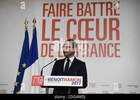 Lauréat des primaires de gauche avant les élections présidentielles de 2017 en France, Benoit Hamon prononce un discours à la suite des premiers résultats du deuxième tour de la primaire, le 29 janvier 2017, au siège de sa campagne à Paris, en France. Benoit Hamon, le gauchiste français, a remporté la nomination socialiste à la présidence lors des élections de cette année, ce qui a facilement battu l'ancien premier ministre centriste Manuel Valls au deuxième tour, des résultats partiels ont été enregistrés le 29 janvier 2017. Photo de François Pauletto/ABACAPRESS.COM Banque D'Images