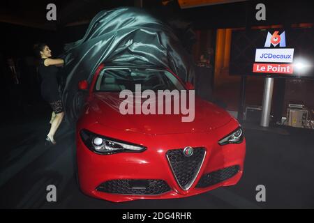 L'Alfa Romeo Giuila reçoit le prix « la plus Belle Voiture de l'Annee » lors du 32e Festival international de l'automobile à Paris, France, le 31 janvier 2017. Photo de Laurent Zabulon/ABACAPRESS.COM Banque D'Images