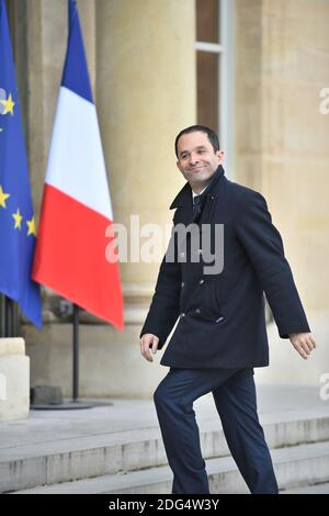 Le vainqueur des primaires de gauche avant les élections présidentielles de 2017 en France, Benoit Hamon, arrive à rencontrer le président français François Hollande à l'Elysée à Paris, en France, le 2 février 2017. Photo par Eliot Blondt/ABACAPRESS.COM Banque D'Images