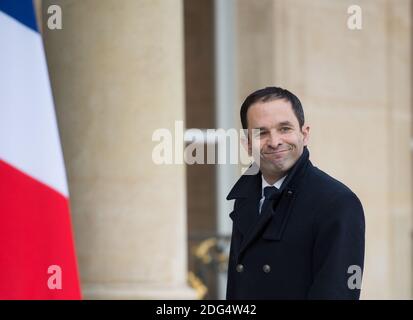 Le vainqueur des primaires de gauche avant les élections présidentielles de 2017 en France, Benoit Hamon, arrive à rencontrer le président français François Hollande à l'Elysée à Paris, en France, le 2 février 2017. Photo par Eliot Blondt/ABACAPRESS.COM Banque D'Images