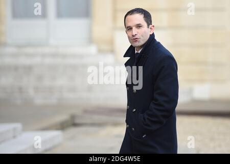 Le vainqueur des primaires de gauche avant les élections présidentielles de 2017 en France, Benoit Hamon, arrive à rencontrer le président français François Hollande à l'Elysée à Paris, en France, le 2 février 2017. Photo par Eliot Blondt/ABACAPRESS.COM Banque D'Images