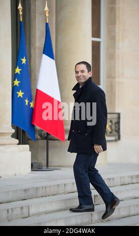 Le vainqueur des primaires de gauche avant les élections présidentielles de 2017 en France, Benoit Hamon, arrive à rencontrer le président français François Hollande à l'Elysée à Paris, en France, le 2 février 2017. Photo par Eliot Blondt/ABACAPRESS.COM Banque D'Images