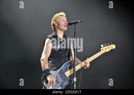 Le groupe punk rock californien Green Day (Mike Dirnt) au accorhotels Arena de Paris, France, le 3 février 2017. Photo de Yasmine Hammou/ABACAPRESS.COM03/02/2017 - Paris Banque D'Images