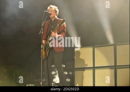 Le groupe punk rock californien Green Day (Jason White) au accorhotels Arena de Paris, France, le 3 février 2017. Photo de Yasmine Hammou/ABACAPRESS.COM03/02/2017 - Paris Banque D'Images