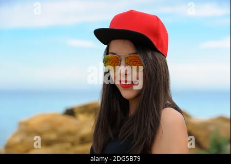 Young smiling Girl in red cap Banque D'Images