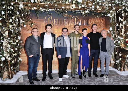 Bill Condon, Alexis Loizon, Josh Gad, Dan Stevens, Emma Watson, Luke Evans et Alan Menken assistant à la première Disney la Belle et la Bete (Beauté et la Bête) à l'hôtel Meurice à Paris, France, le 20 février 2017. Photo d'Aurore Marechal/ABACAPRESS.COM Banque D'Images