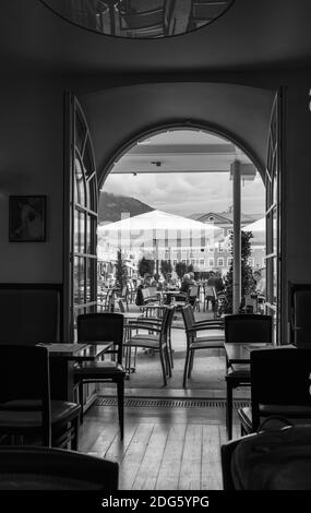 Café à Mozartplatz à Salzbourg Banque D'Images