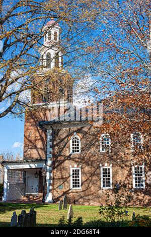 Église historique Christ d'Alexandrie, Virginie (construite en 1773). C'est un bâtiment en brique de l'époque coloniale avec des fenêtres palladiennes voûtées, un grand clocher Banque D'Images