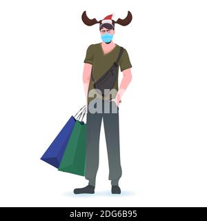 homme dans un chapeau de fête tenant des sacs d'achats gars portant des masques pour prévenir la pandémie de coronavirus nouvelle année noël célébration concept illustration vectorielle pleine longueur Illustration de Vecteur