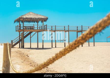 Station typique de la tour Lifeguard, tour Baywatch sur la plage. Banque D'Images