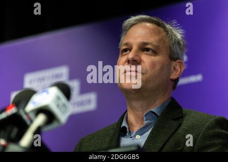 Melbourne, Australie, 15 juillet 2020. Le Professeur Brett Sutton, CHO de Victorian, met à jour les médias lors de la COVID 19 le 15 juillet 2020 à Melbourne, en Australie. 238 autres cas de COVID-19 ont été découverts du jour au lendemain, ce qui porte les cas actifs de Victoria à plus de 2000, des spéculations sont en hausse sur le fait que presque tous les cas actuels de Victoria proviennent du programme de quarantaine d'hôtels bâclée du gouvernement Andrews ainsi que de la manifestation Black Lives Matter. Le premier ministre Daniel Andrews met en garde contre le blocage de Victoria à l'étape 4 si ces chiffres élevés continuent.Credit: Dave Hewison/Alamy Live News Banque D'Images