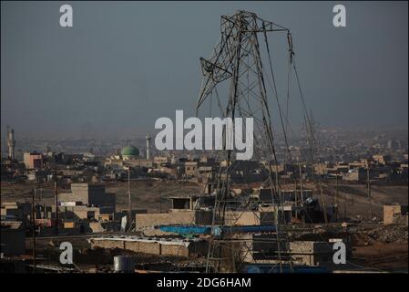 Le voisinage de Maamoun Mosul, les forces iraquiennes de l'I.S.O. (forces d'opération spéciales irakiennes), la police irakienne et la milice Hasd el Mosul, sont engagés dans un combat urbain féroce contre l'I.S. Les civils continuent de fuir le secteur, car peu de familles restent dans la ville. Les infrastructures sont lourdement endommagées par les combats. Photo de Frédéric Lafargue/ABACAPRESS.COM Banque D'Images