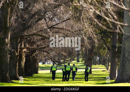 Melbourne, Australie, 31 juillet 2020. Une énorme présence policière a été vue au sanctuaire alors que des manifestants anti Mask devaient organiser un rassemblement pendant le COVID 19 le 31 juillet 2020 à Melbourne, en Australie. Les manifestants anti-facemask se rassemblent au Sanctuaire du souvenir un jour après que Victoria a vu un nouveau record dans les cas de coronavirus.Credit: Dave Hewison/Alamy Live News Banque D'Images