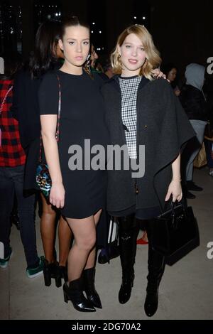 Adele Exarchopoulos (enceinte) et Lea Seydoux assistant au spectacle Louis Vuitton lors de la semaine de la mode de Paris prêt à porter FallWinter 2017-18 le 07 mars 2017 au musée du Louvre à Paris, France. Photo d'Aurore Marechal/ABACAPRESS.COM Banque D'Images