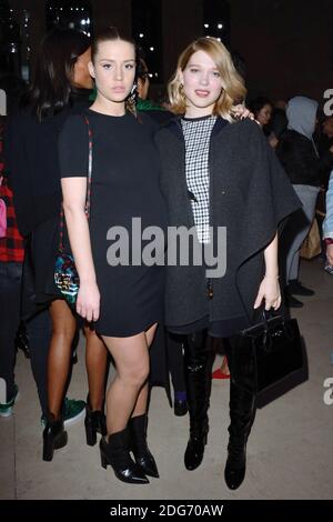 Adele Exarchopoulos (enceinte) et Lea Seydoux assistant au spectacle Louis Vuitton lors de la semaine de la mode de Paris prêt à porter FallWinter 2017-18 le 07 mars 2017 au musée du Louvre à Paris, France. Photo d'Aurore Marechal/ABACAPRESS.COM Banque D'Images