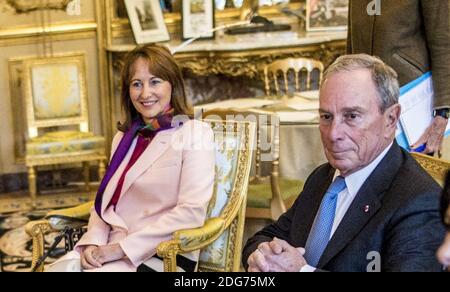 Le 9 mars 2017, le président français François Hollande reçoit l'envoyé spécial des Nations Unies pour les villes et le changement climatique, l'ancien maire de New York Michael Bloomberg, ainsi que le maire de Paris et la présidente du C40 Cities Climate leadership Group (C40), Anne Hidalgo, à l'Elysee Palace de Paris. Photo par RGA/Pool/ABACAPRESS.COM Banque D'Images