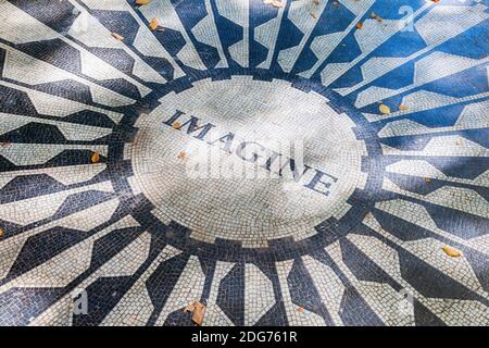 John Lennon - Imaginez la mosaïque du Strawberry Fields Memorial à Central Park, New York Banque D'Images