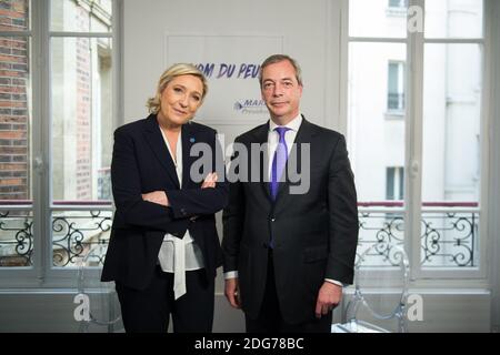 Exclusif - le présentateur de la LBC Nigel Farage interroge Marine le Pen à Paris pour son émission de radio nationale de weeknight à Paris le 12 mars 2017. L'interview complète sera diffusée ce soir (mercredi) à partir de 19 h sur LBC. Photo par Eliot Blondt/ABACAPRESS.COM Banque D'Images