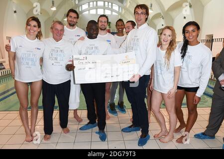 Camille Lacourt, Laurie Thilleman, Karima Neggaz et Président de la fédération française de natation Francis Luyce assistent à la nuit de l'eau, un événement organisé par la fédération française de natation en collaboration avec l'UNICEF à la piscine de la Butte aux Cailles à Paris, France, le 15 mars 2017. Photo de Laurent Zabulon/ABACAPRESS.COM Banque D'Images