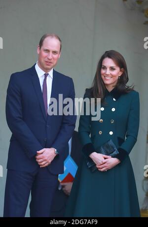 Le duc et la duchesse de Cambridge partent après avoir rencontré le président français François Hollande à l'Elysée Palace lors d'une visite officielle à Paris, en France, le 17 mars 2017. Photo par ABACAPRESS.COM Banque D'Images