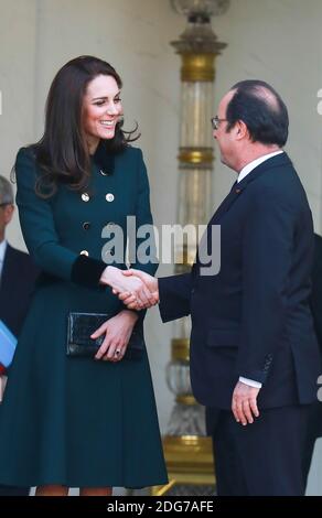 Le duc et la duchesse de Cambridge partent après avoir rencontré le président français François Hollande à l'Elysée Palace lors d'une visite officielle à Paris, en France, le 17 mars 2017. Photo par ABACAPRESS.COM Banque D'Images