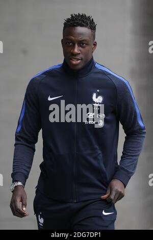 Benjamin Mendy, de France, donne une interview télévisée au centre de formation de Clairefontaine-en-Yvelines, France, le 20 mars 2017. Photo de Henri Szwarc/ABACAPRESS.COM Banque D'Images