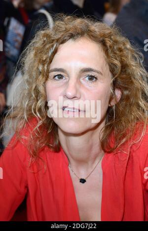 Signature du livre Delphine de Vigan au 37e salon du livre à Paris, France, le 25 mars 2017. Photo d'Aurore Marechal/ABACAPRESS.COM Banque D'Images