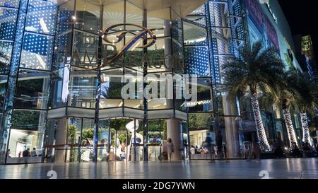 Entrée de Siam Paragon mall, nuit Bangkok Banque D'Images