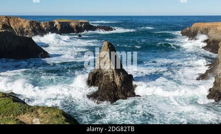 Rocky Pacific Coast près de Mendocino, Californie Banque D'Images