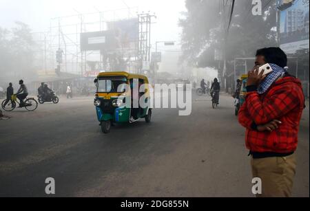 Kolkata, Inde. 08 décembre 2020. Le brouillard a couvert toute la ville lors de la session d'hiver à Kolkata. (Photo de Sudipta Das/Pacific Press) crédit: Pacific Press Media production Corp./Alay Live News Banque D'Images