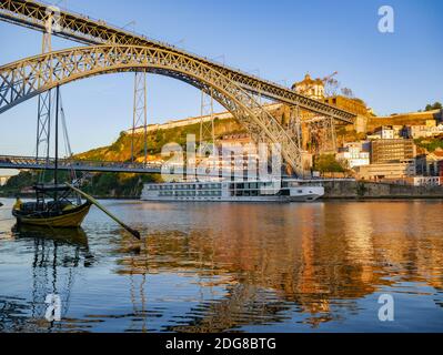 Ponte Luis brid ge au coucher du soleil, Banque D'Images